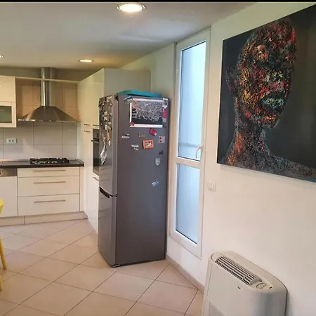 Great For 5 Near Center Split