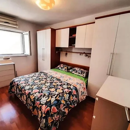 Great For 5 Near Center Apartment Split