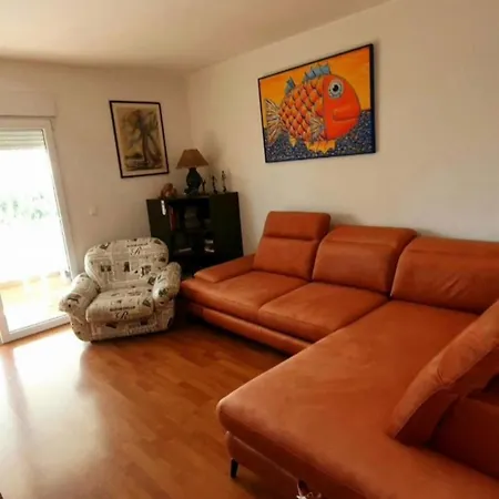 Great For 5 Near Center Split