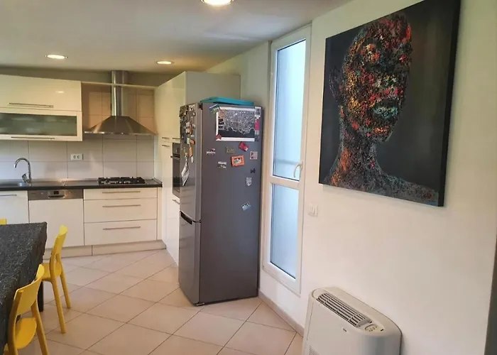 Great For 5 Near Center Split