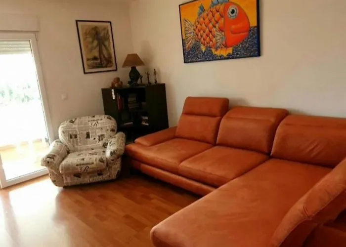 Great For 5 Near Center Split