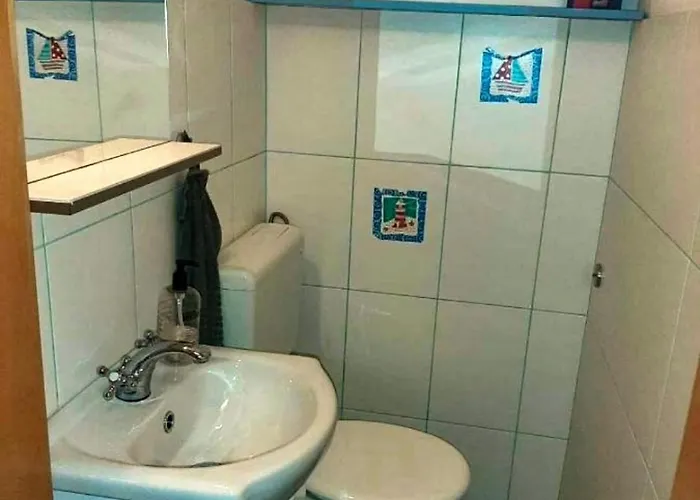 Apartment Great For 5 Near Center Split