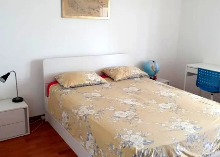 Great For 5 Near Center Apartment